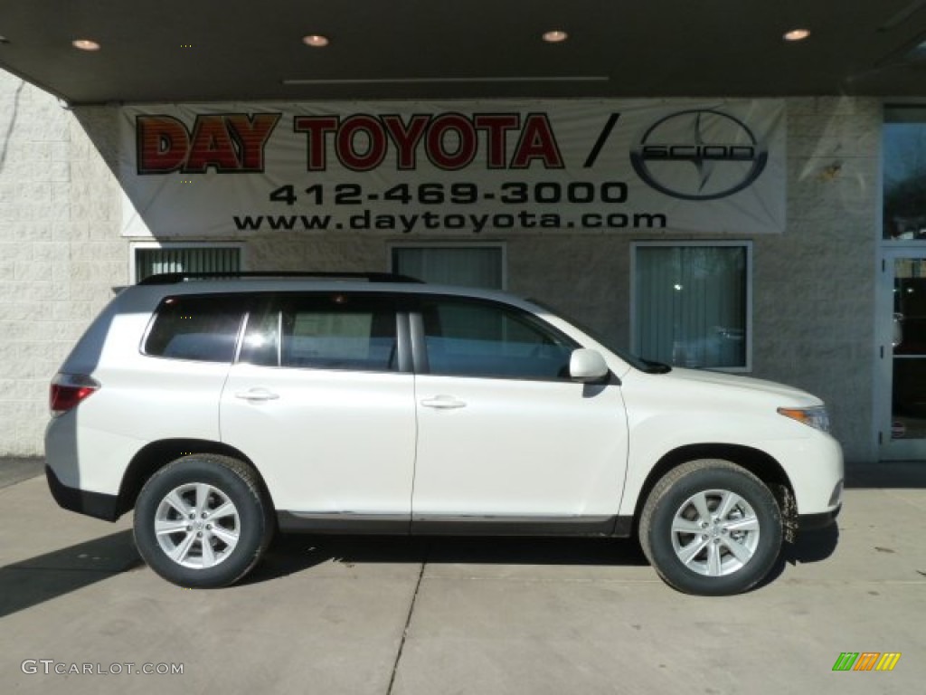 Blizzard White Pearl Toyota Highlander