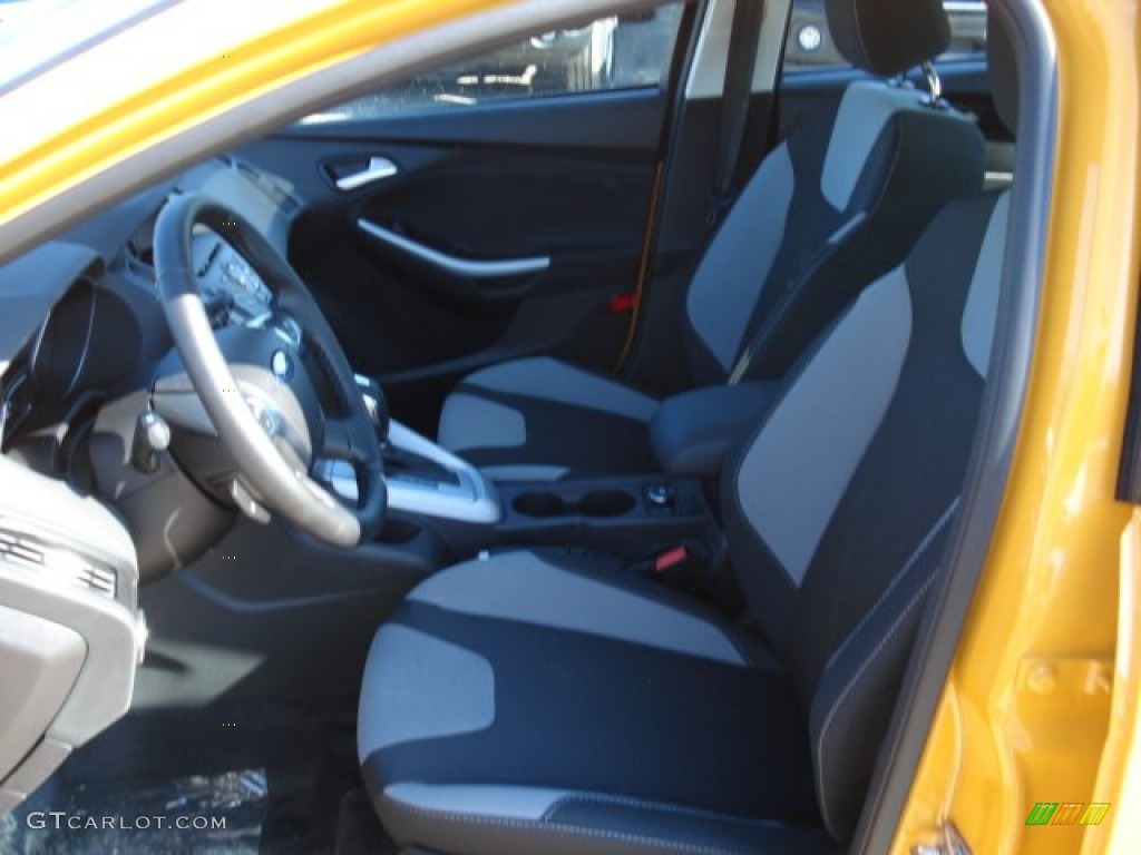 2012 Focus SE Sport Sedan - Yellow Blaze Tricoat Metallic / Two-Tone Sport photo #11