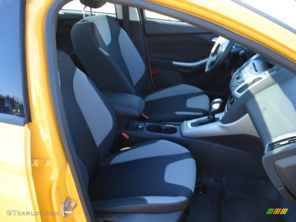 2012 Focus SE Sport Sedan - Yellow Blaze Tricoat Metallic / Two-Tone Sport photo #15
