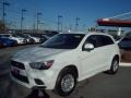 Diamond White - Outlander Sport ES Photo No. 1