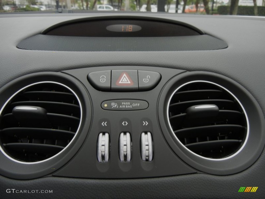 2009 Mercedes-Benz SL 63 AMG Roadster Controls Photo #60599199