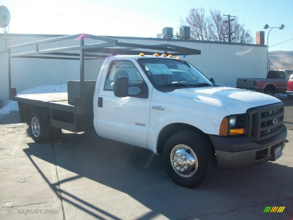 Oxford White Ford F350 Super Duty