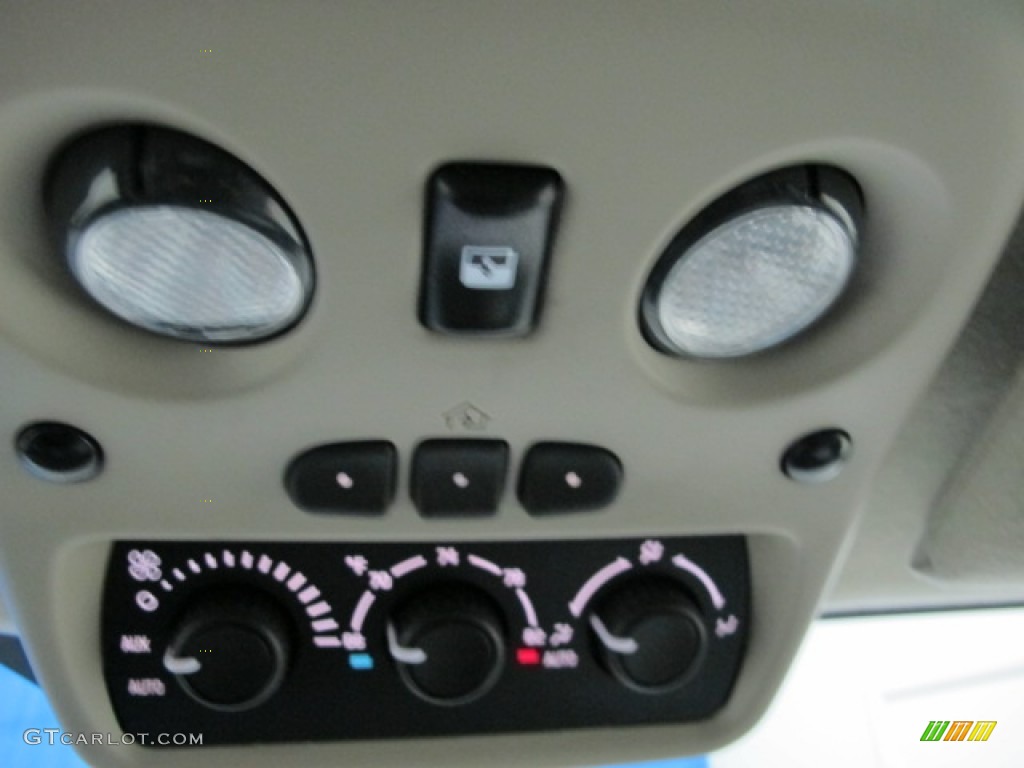 2004 Tahoe LT 4x4 - Silver Birch Metallic / Tan/Neutral photo #34