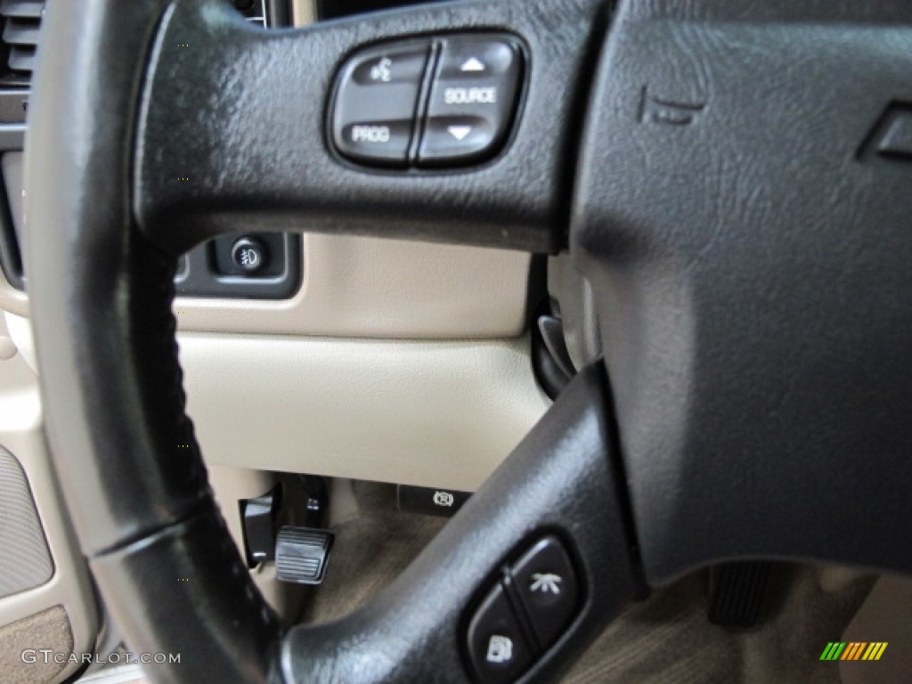 2004 Tahoe LT 4x4 - Silver Birch Metallic / Tan/Neutral photo #37
