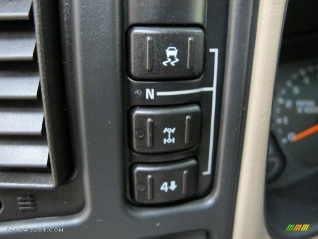 2004 Tahoe LT 4x4 - Silver Birch Metallic / Tan/Neutral photo #39