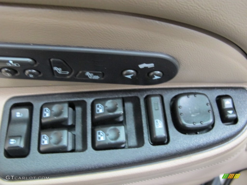 2004 Tahoe LT 4x4 - Silver Birch Metallic / Tan/Neutral photo #42