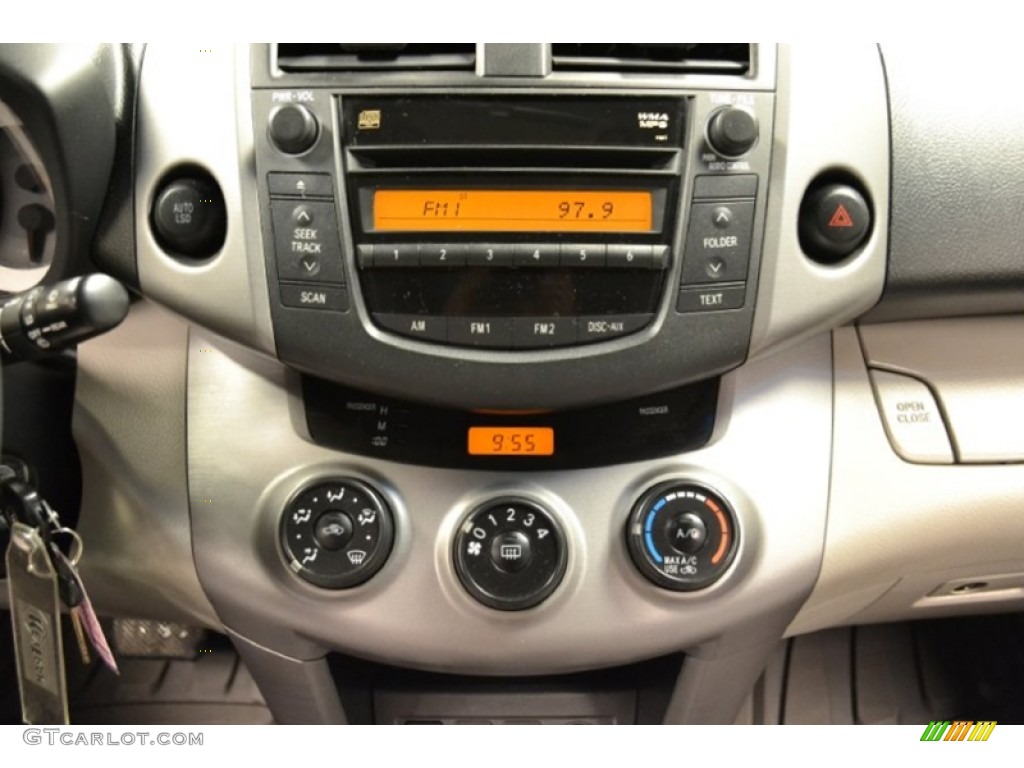 2006 Toyota RAV4 Standard RAV4 Model Controls Photo #60616043