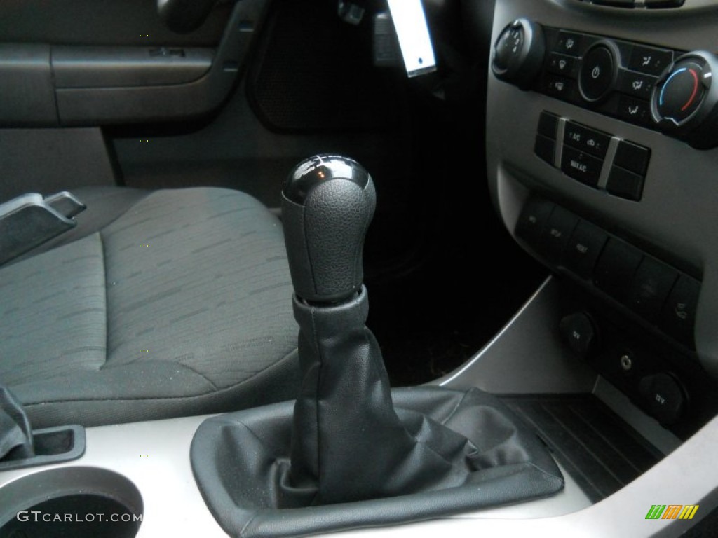 2008 Ford Focus SE Coupe 5 Speed Manual Transmission Photo #60618089