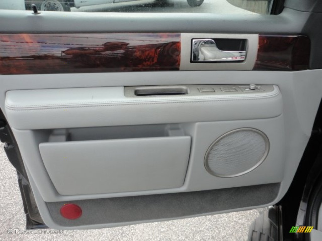 2004 Lincoln Navigator Luxury Dove Grey Door Panel Photo #60627213