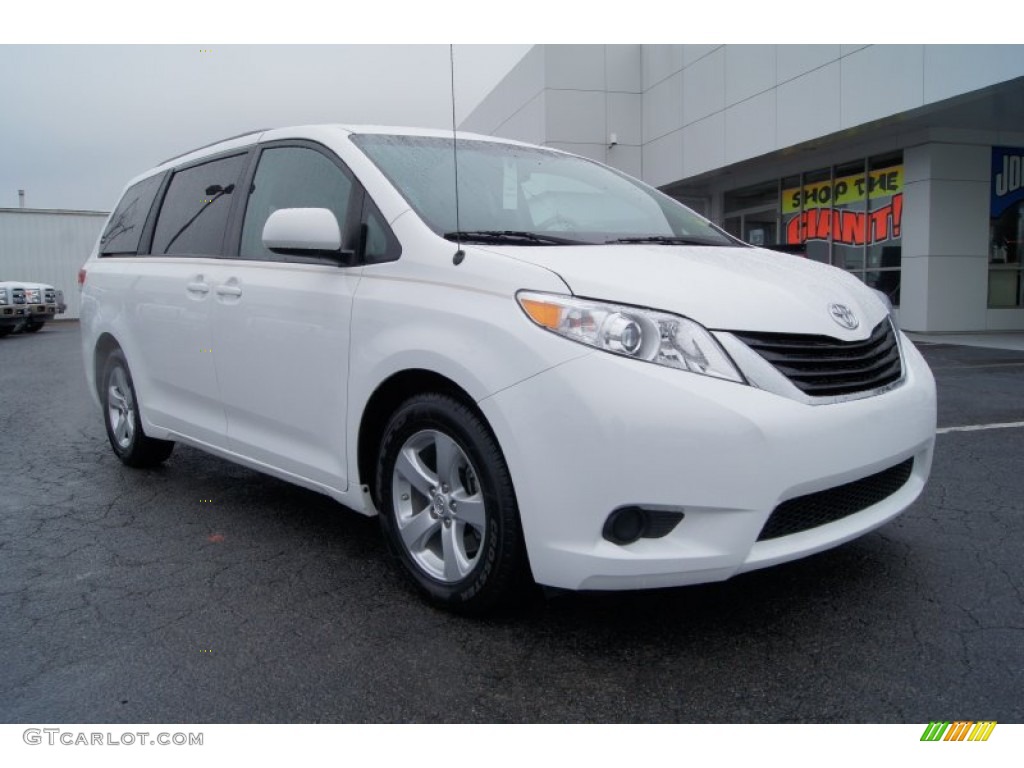 2011 Sienna LE - Super White / Bisque photo #2