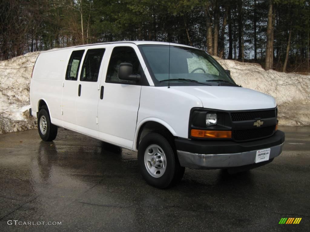 Summit White Chevrolet Express