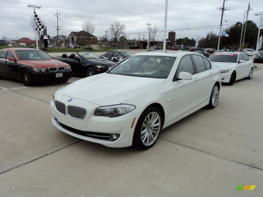 2012 5 Series 550i Sedan - Alpine White / Venetian Beige photo #1