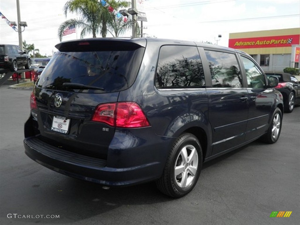 2009 Routan SE - Atlantis Blue Metallic / Gobi Beige photo #9