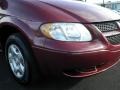 2001 Dark Garnet Red Pearlcoat Dodge Caravan SE  photo #3