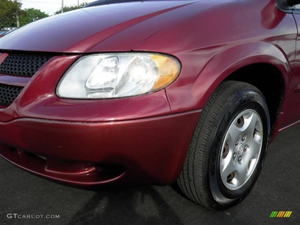 2001 Caravan SE - Dark Garnet Red Pearlcoat / Taupe photo #5