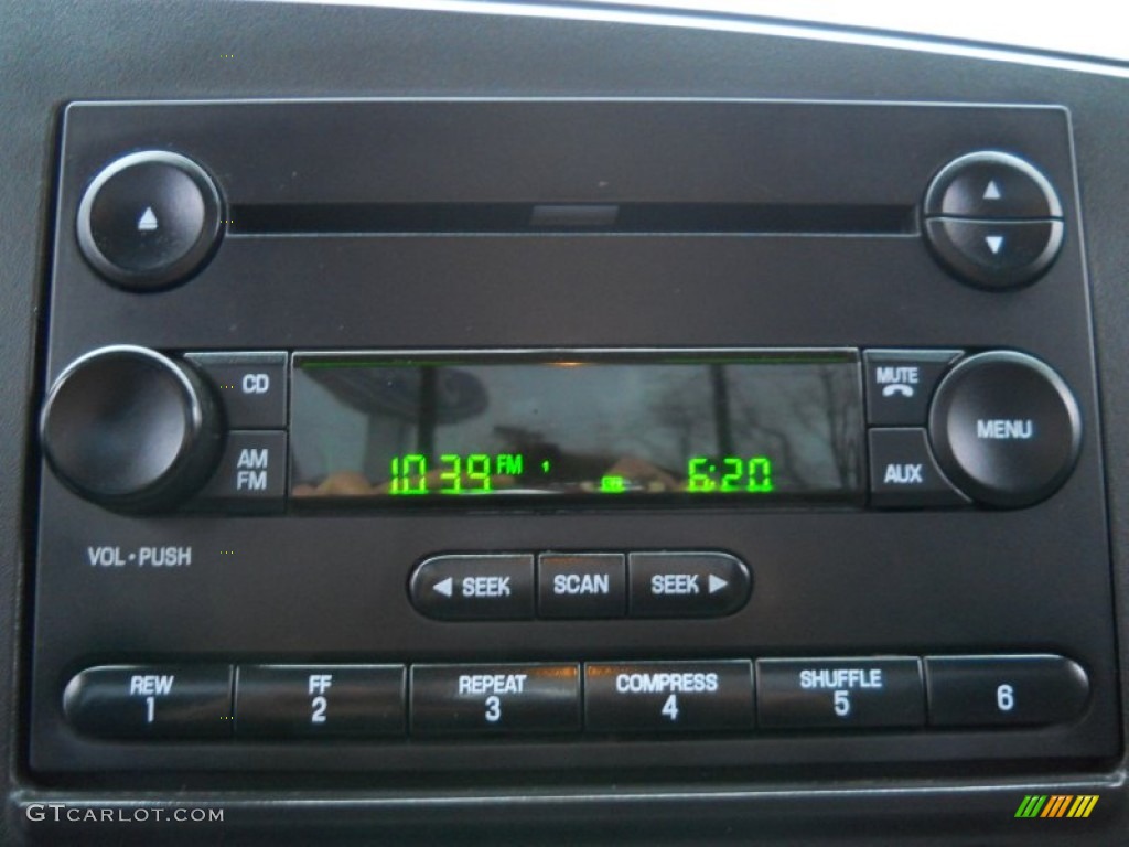 2007 Ford F350 Super Duty XLT Regular Cab 4x4 Audio System Photo #60648805