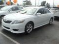 Super White - Camry SE Photo No. 3