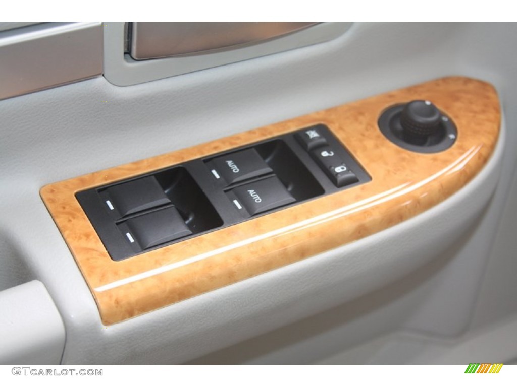2008 Chrysler Aspen Limited Controls Photo #60652376