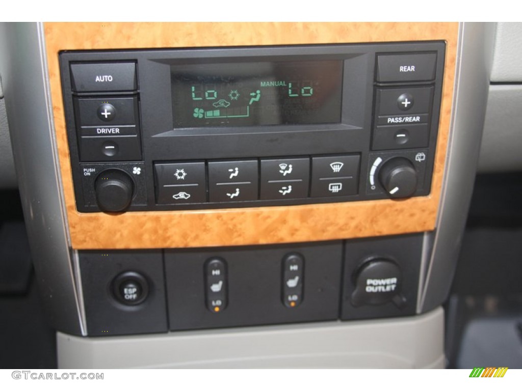 2008 Chrysler Aspen Limited Controls Photo #60652436