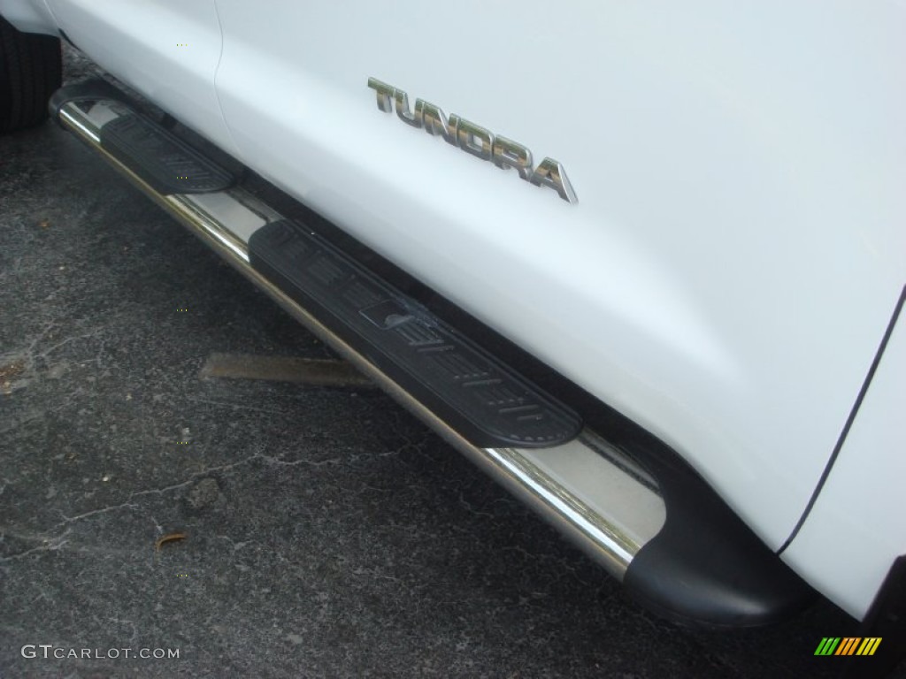 2010 Tundra SR5 Double Cab - Super White / Black photo #4