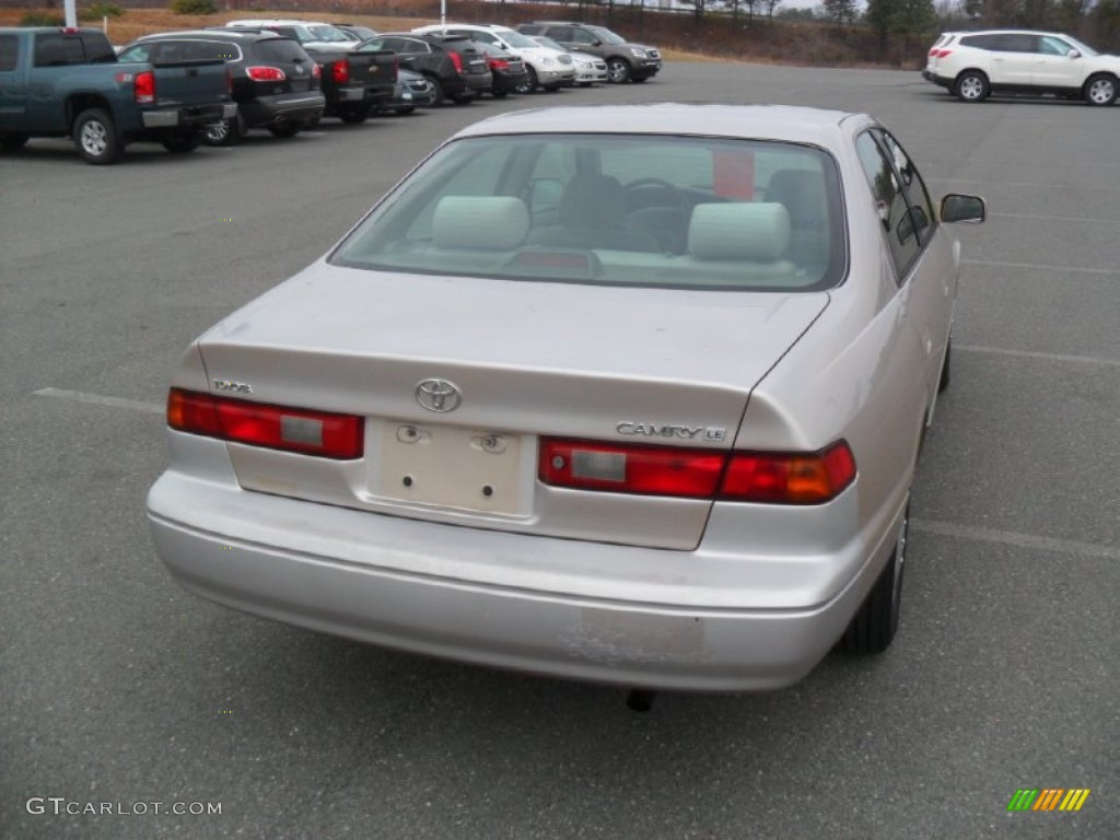 1999 Camry LE - Cashmere Beige Metallic / Gray photo #3