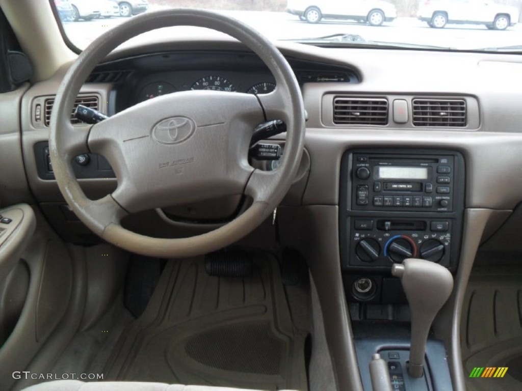 1999 Camry LE - Cashmere Beige Metallic / Gray photo #16