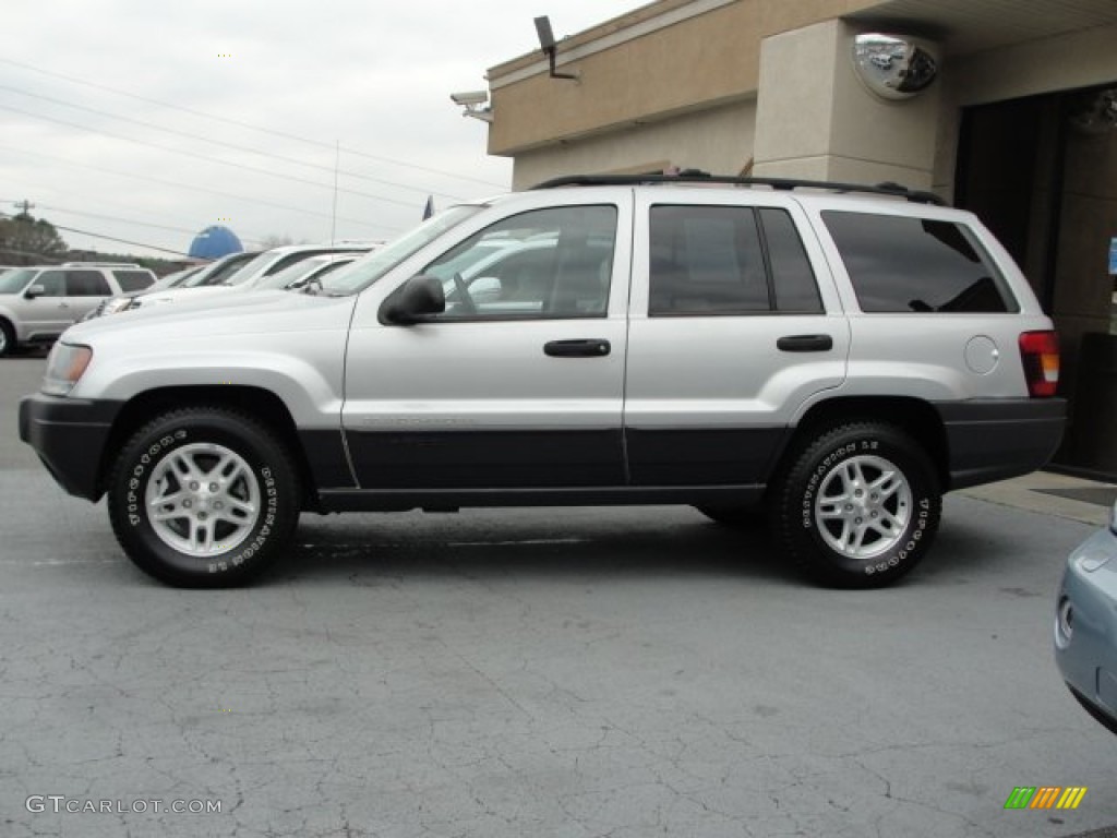 2004 Grand Cherokee Laredo - Bright Silver Metallic / Taupe photo #4