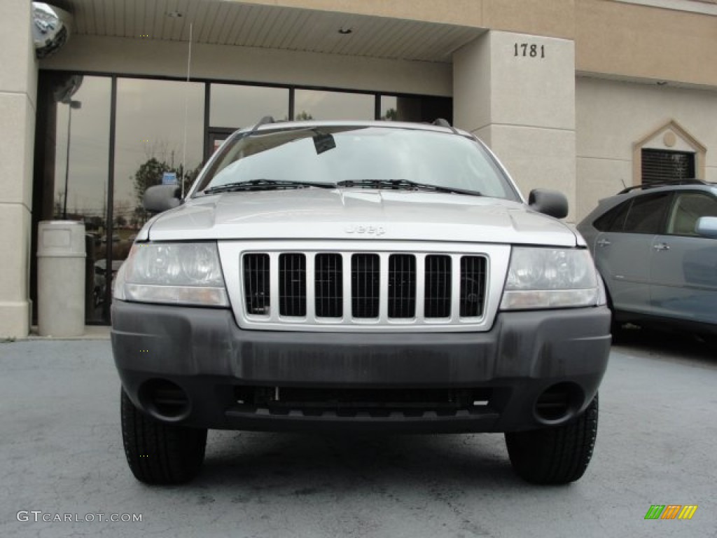 2004 Grand Cherokee Laredo - Bright Silver Metallic / Taupe photo #5