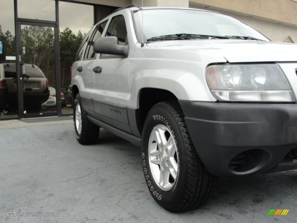 2004 Grand Cherokee Laredo - Bright Silver Metallic / Taupe photo #8