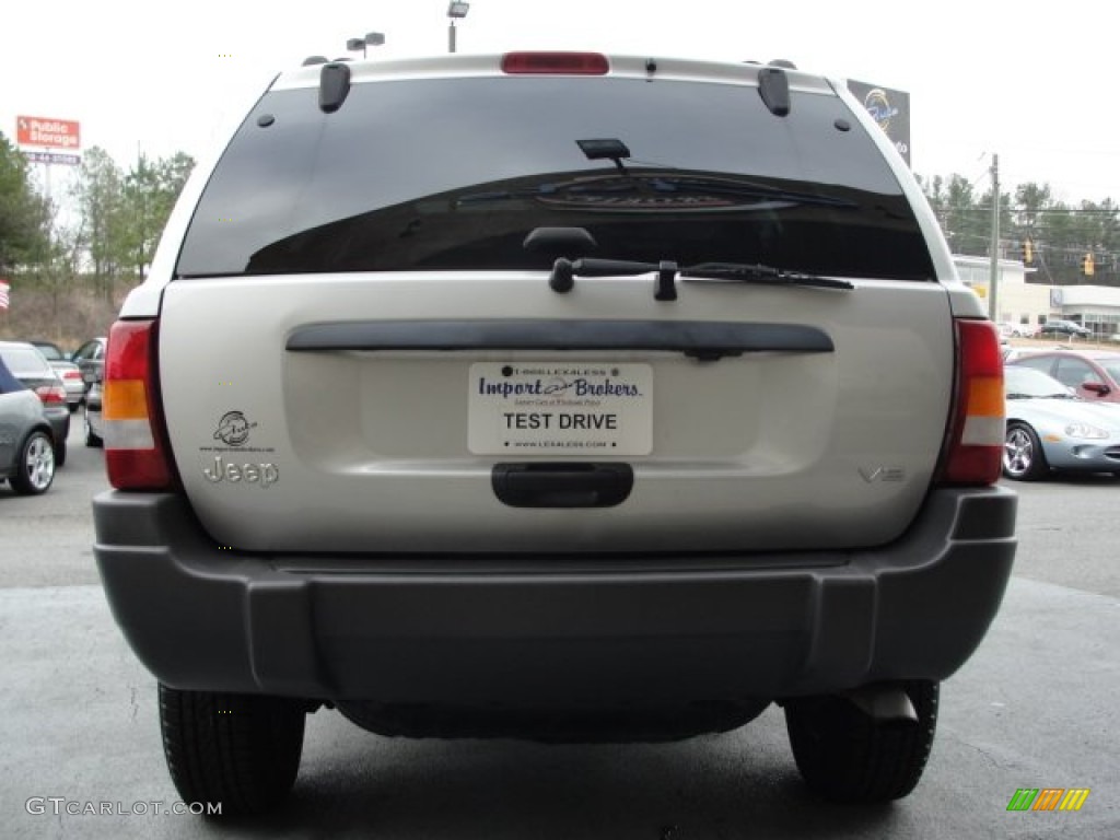 2004 Grand Cherokee Laredo - Bright Silver Metallic / Taupe photo #9