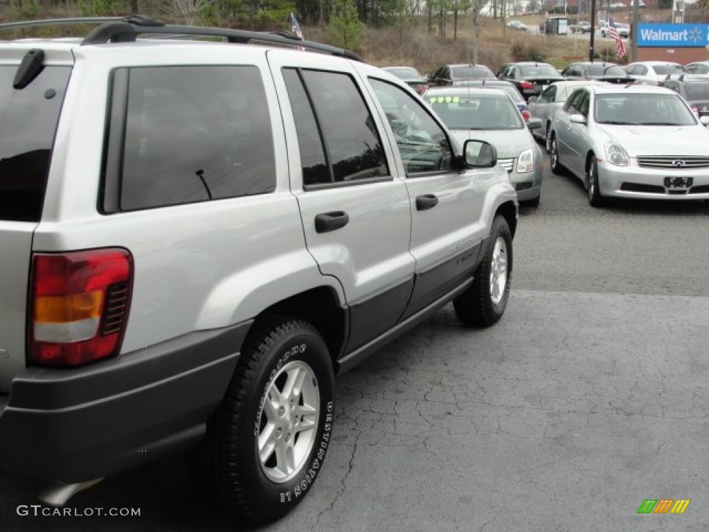 2004 Grand Cherokee Laredo - Bright Silver Metallic / Taupe photo #10