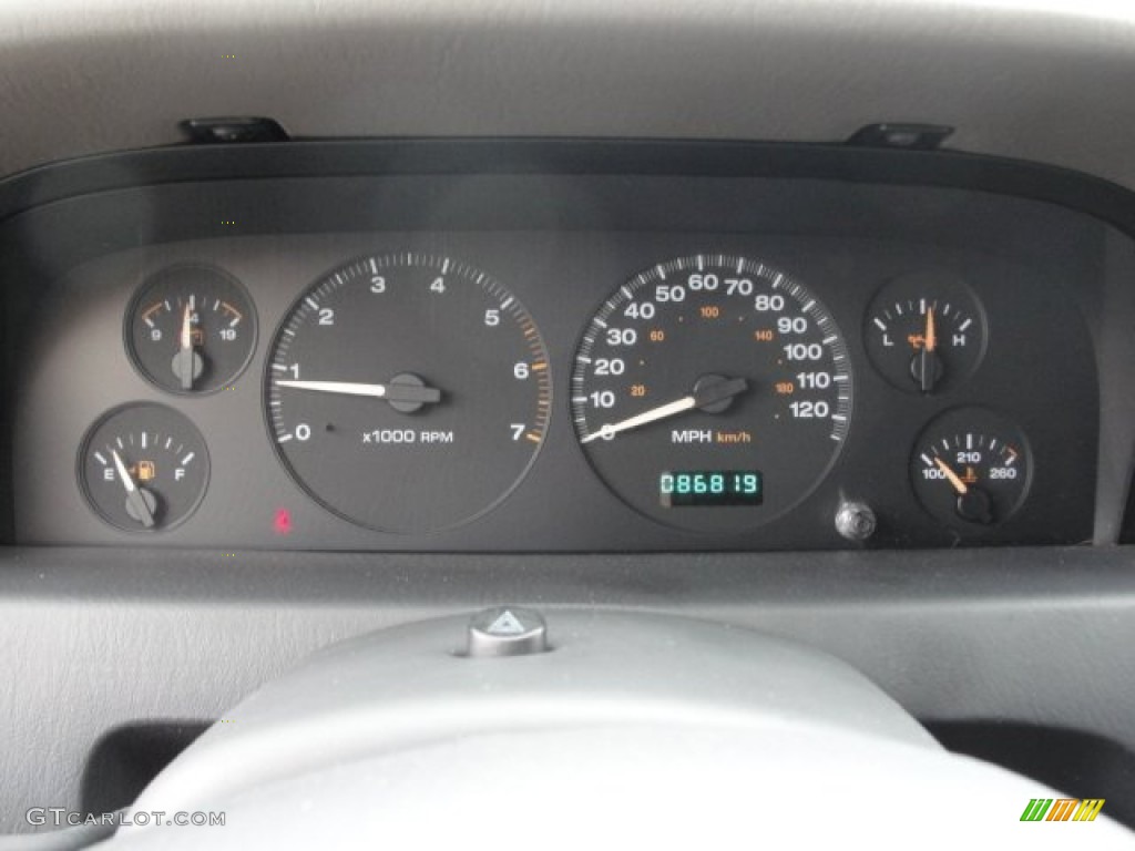 2004 Grand Cherokee Laredo - Bright Silver Metallic / Taupe photo #15
