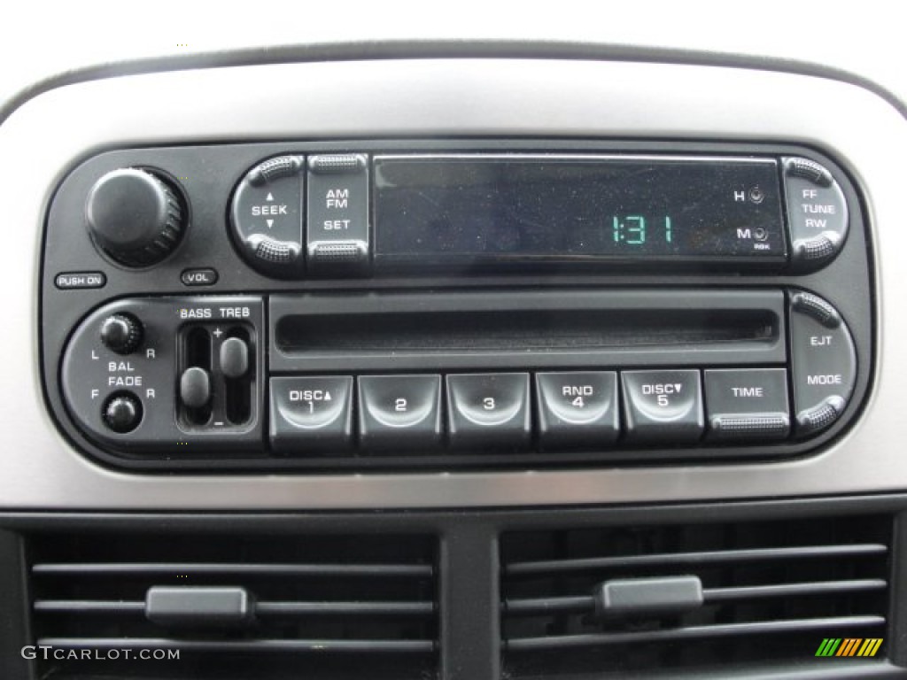 2004 Grand Cherokee Laredo - Bright Silver Metallic / Taupe photo #18