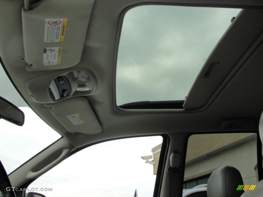 2004 Grand Cherokee Laredo - Bright Silver Metallic / Taupe photo #19