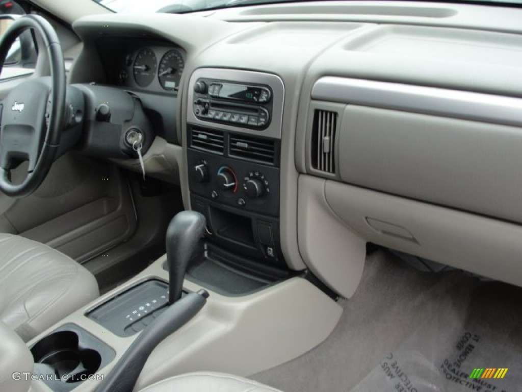 2004 Grand Cherokee Laredo - Bright Silver Metallic / Taupe photo #20
