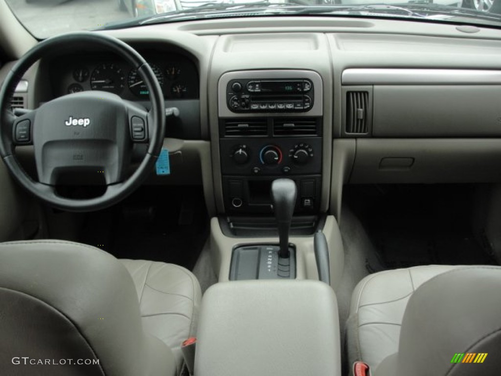 2004 Grand Cherokee Laredo - Bright Silver Metallic / Taupe photo #24