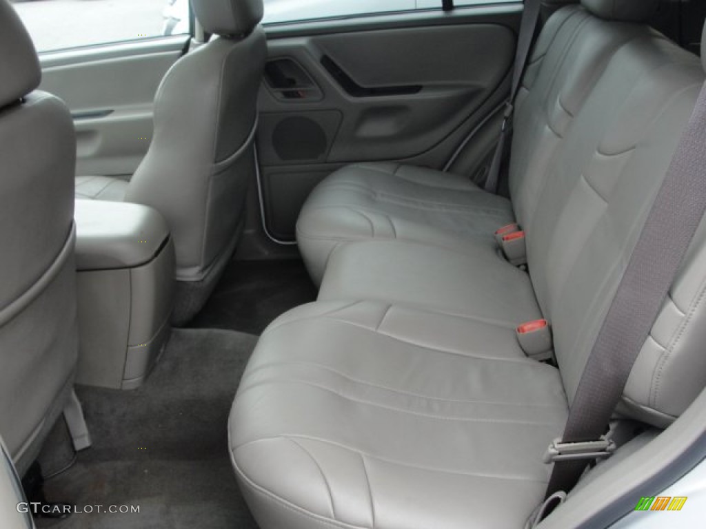 2004 Grand Cherokee Laredo - Bright Silver Metallic / Taupe photo #26