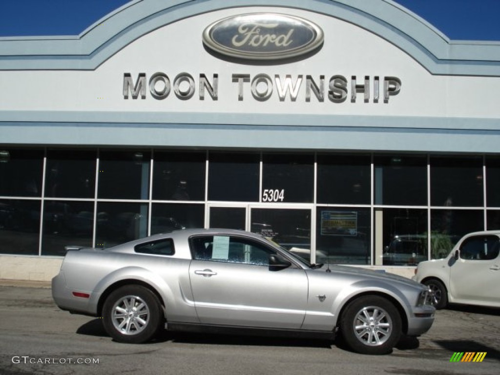 2009 Mustang V6 Coupe - Brilliant Silver Metallic / Dark Charcoal photo #1