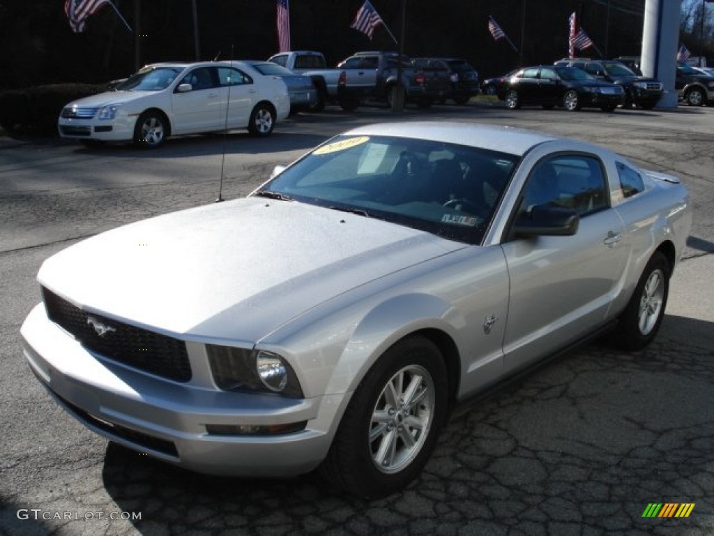 2009 Mustang V6 Coupe - Brilliant Silver Metallic / Dark Charcoal photo #4