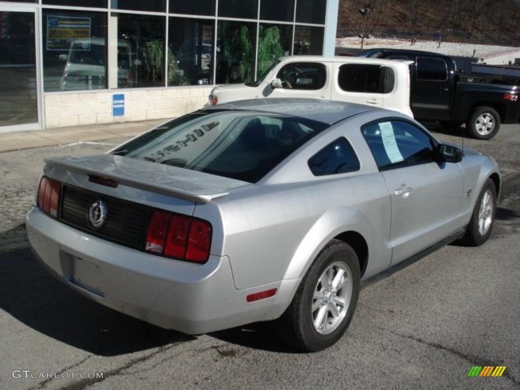 2009 Mustang V6 Coupe - Brilliant Silver Metallic / Dark Charcoal photo #8