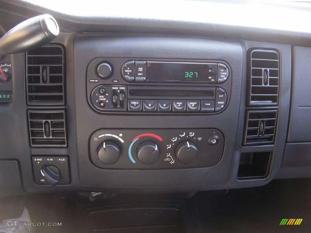 2004 Dakota SXT Quad Cab 4x4 - Bright Silver Metallic / Dark Slate Gray photo #6