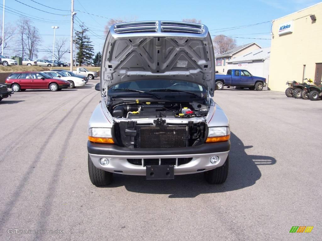 2004 Dakota SXT Quad Cab 4x4 - Bright Silver Metallic / Dark Slate Gray photo #15