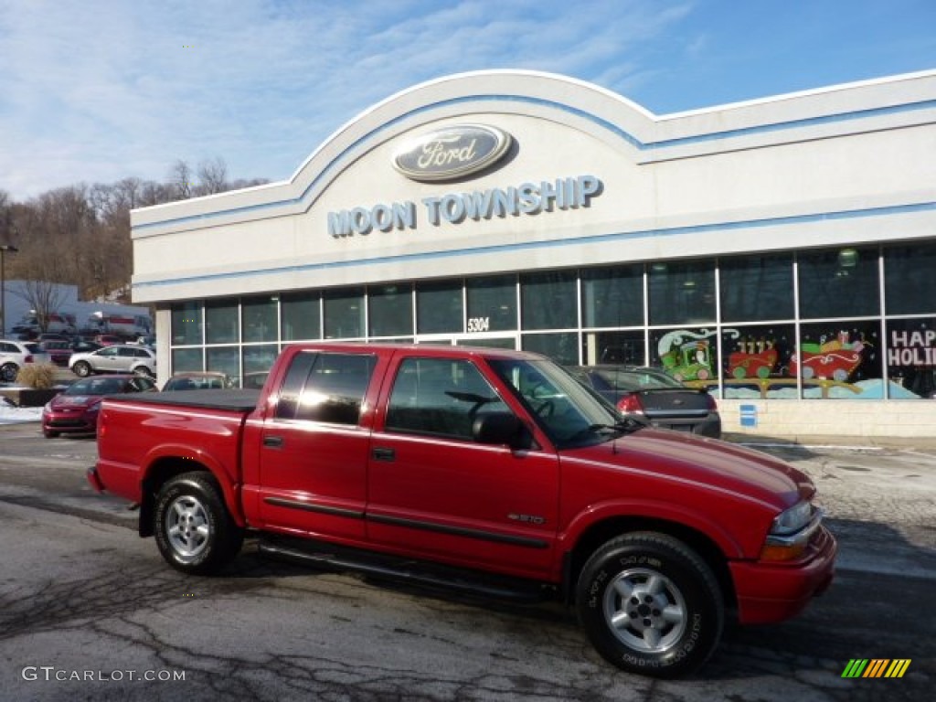 2003 S10 LS Crew Cab 4x4 - Victory Red / Graphite photo #1