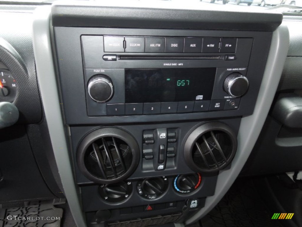 2009 Jeep Wrangler Unlimited X Controls Photo #60661664