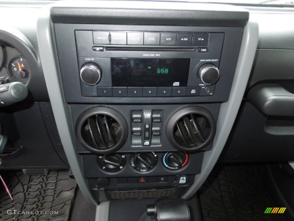 2009 Jeep Wrangler Unlimited X Controls Photos