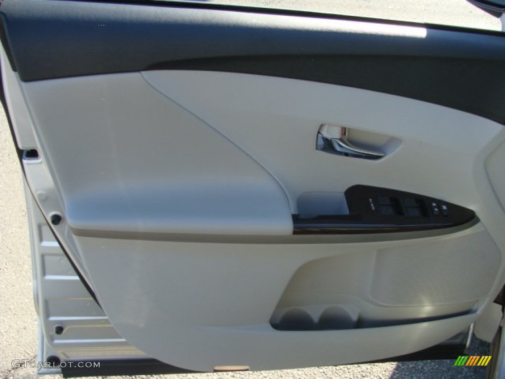 2011 Venza V6 AWD - Classic Silver Metallic / Light Gray photo #6
