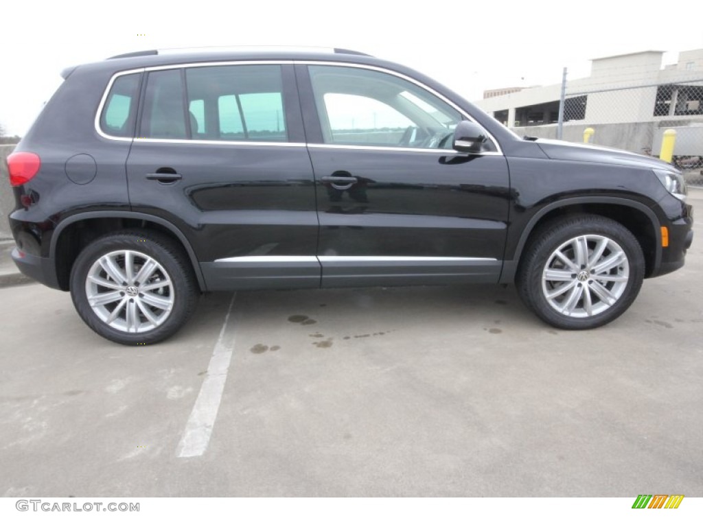2012 Tiguan SE - Deep Black Metallic / Beige photo #4