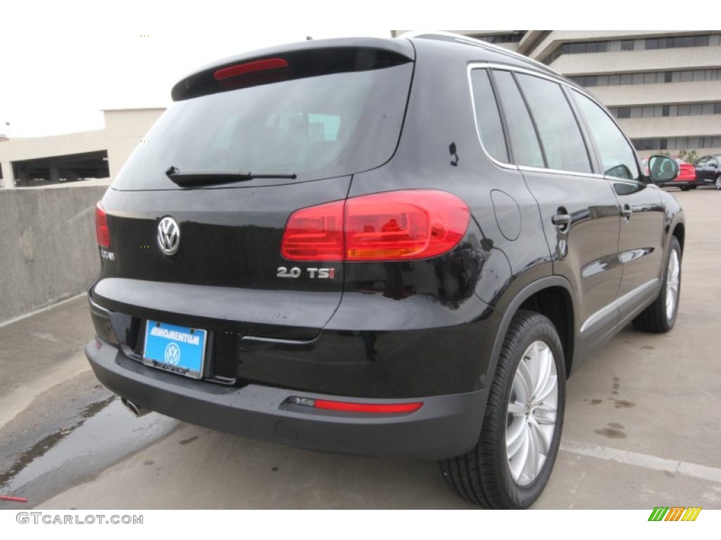 2012 Tiguan SE - Deep Black Metallic / Beige photo #5
