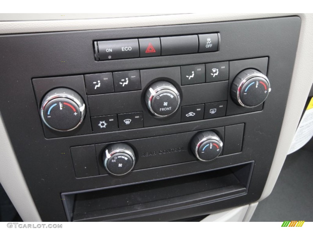 2012 Volkswagen Routan S Controls Photo #60664307