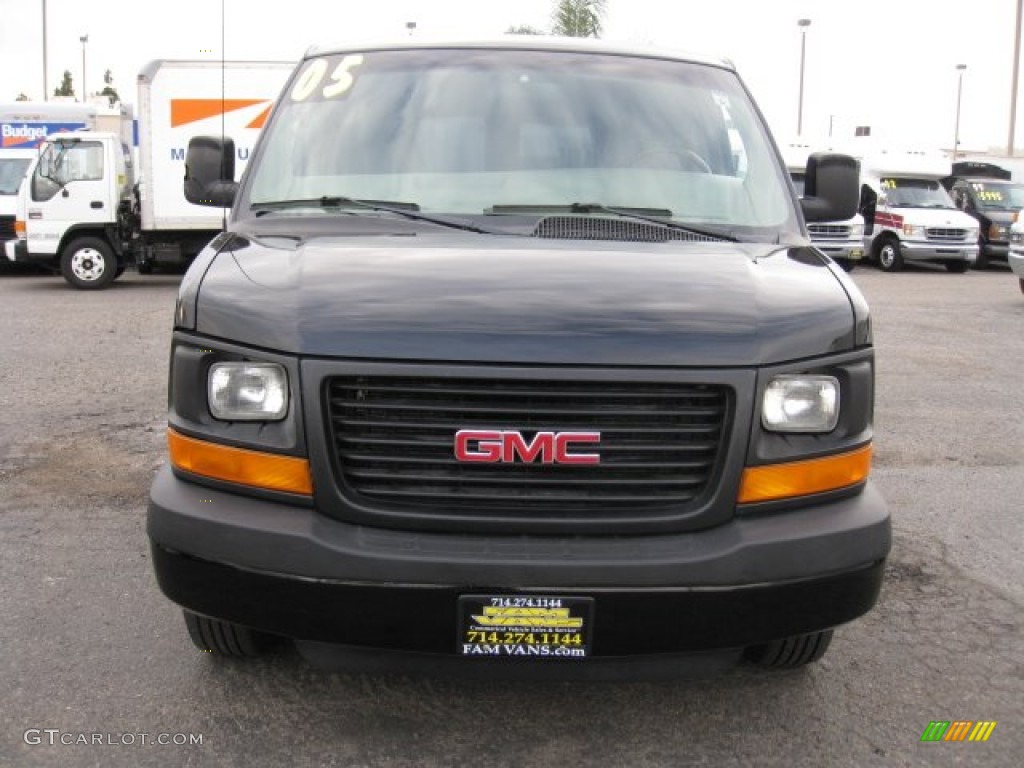 2005 Savana Van 2500 Cargo - Onyx Black / Medium Pewter photo #2